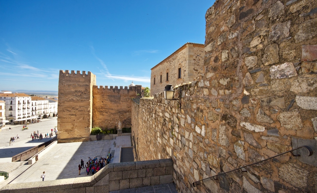Adjudican la segunda fase de la restauración de la muralla en Cáceres