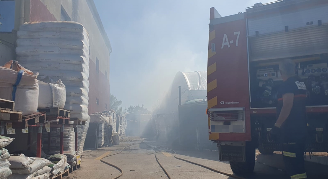 Detenido un joven de 18 años por el incendio en un vivero de la carretera de Sevilla