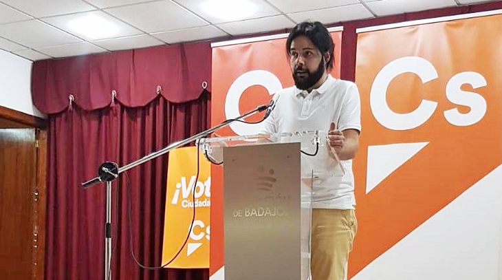 Cs Villalba de los Barros pide la renuncia de la concejal de Servicios Sociales