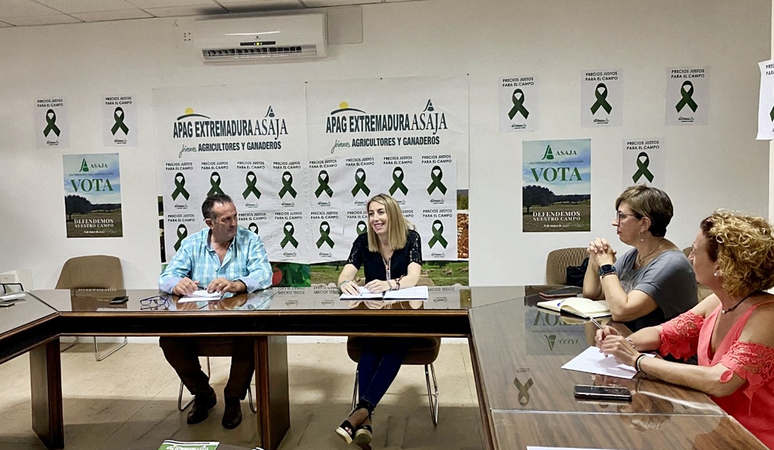 Guardiola: “Hay que caminar junto a agricultores y ganaderos para defender el campo extremeño”