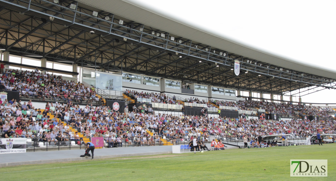 Precios asequibles para la presentación del CD. Badajoz ante su afición