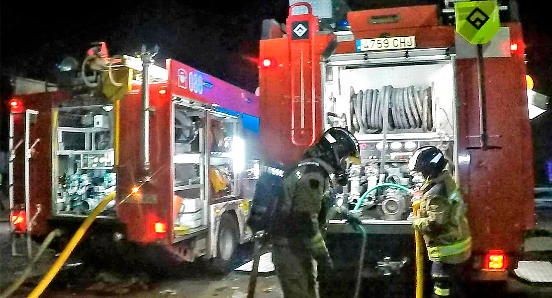 Incendio de madrugada en el Ecoparque de Badajoz