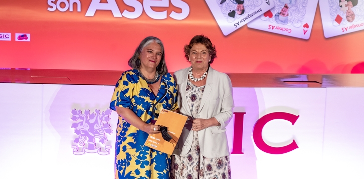 Premio internacional para una extremeña catedrática en microbiología