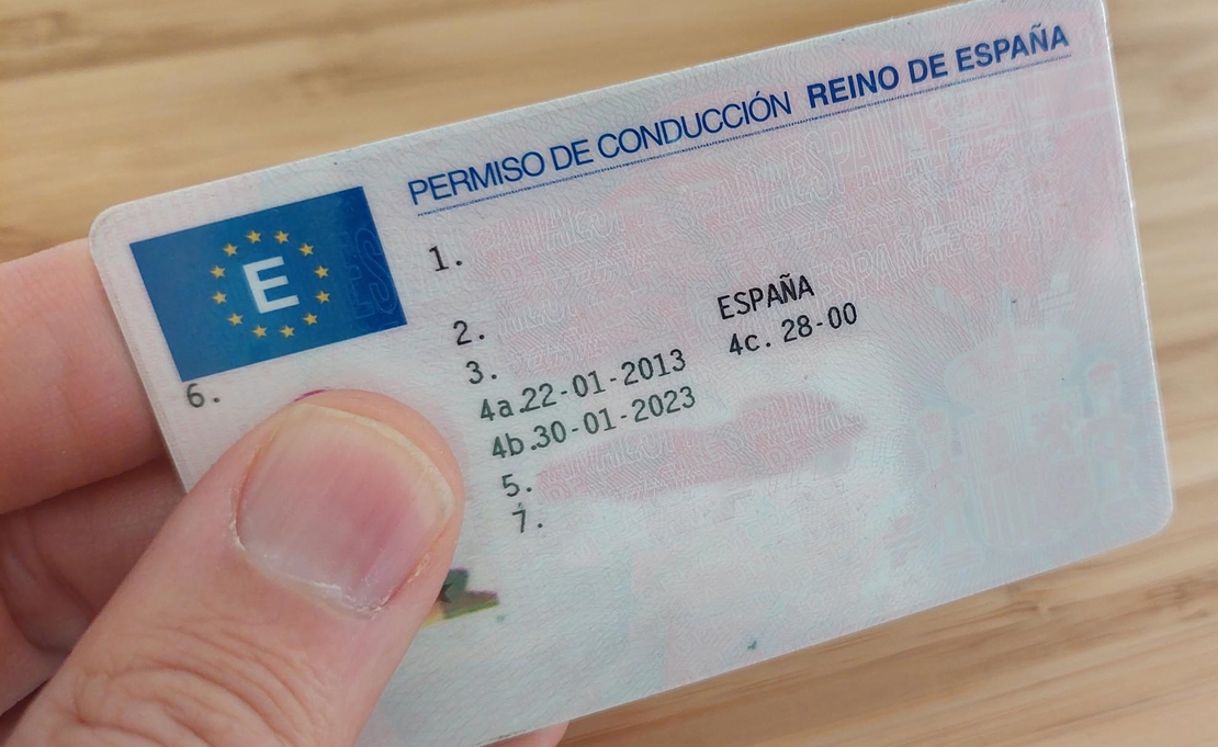 Más de 2.700 multas al año por conducir sin carné en Extremadura