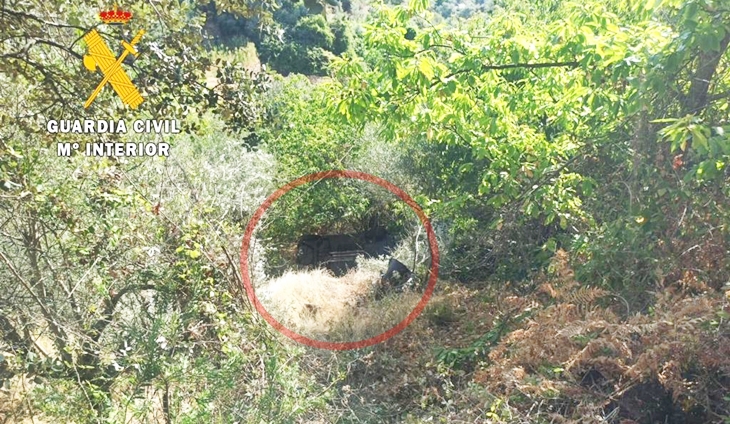 Espectacular rescate tras caer con su turismo por un barranco en la provincia de Cáceres