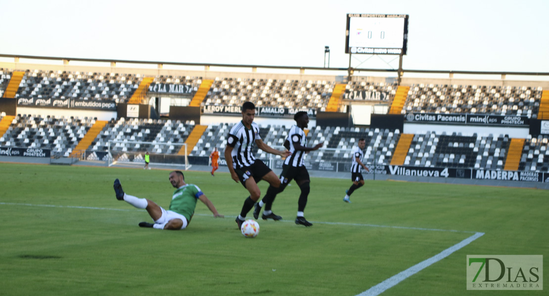 Imágenes del partido de presentación del CD. Badajoz frente al Córdoba