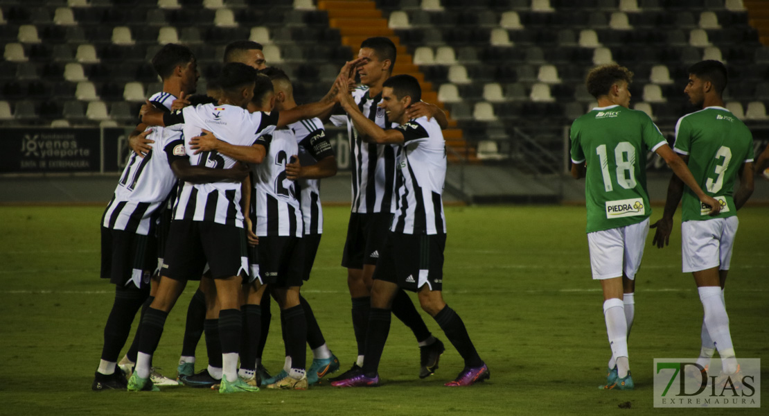 Imágenes del partido de presentación del CD. Badajoz frente al Córdoba