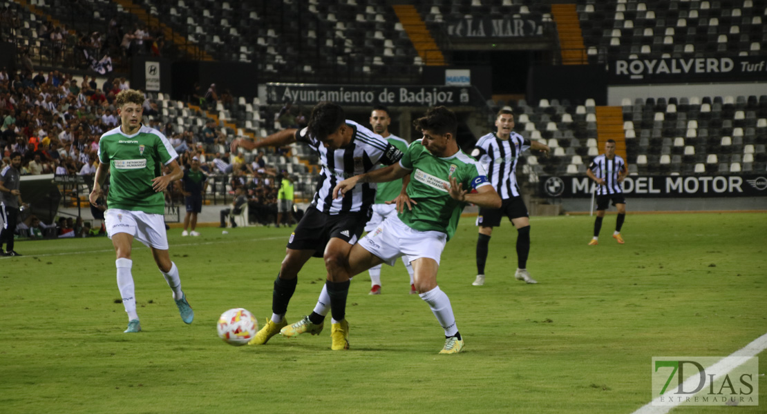 Imágenes del partido de presentación del CD. Badajoz frente al Córdoba