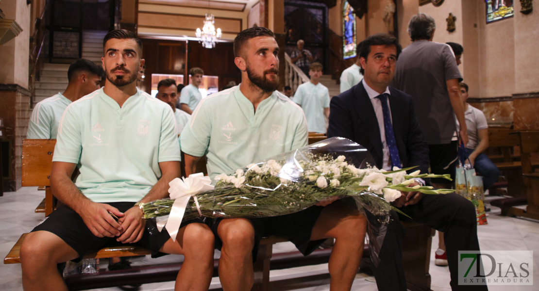 La plantilla del CD. Badajoz visita varios de los monumentos más emblemáticos de la ciudad