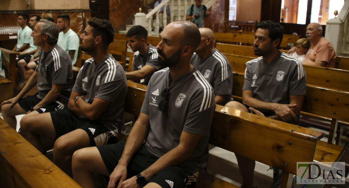 La plantilla del CD. Badajoz visita varios de los monumentos más emblemáticos de la ciudad