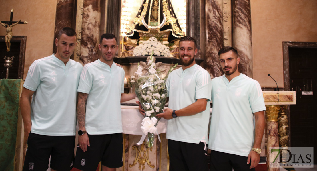 La plantilla del CD. Badajoz visita varios de los monumentos más emblemáticos de la ciudad