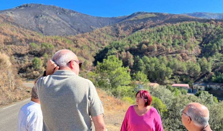 La consejera de Agricultura visita la zona afectada por el incendio de Las Hurdes