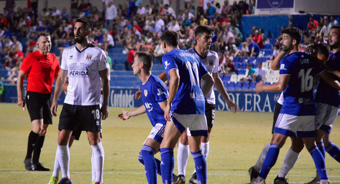 Un mal inicio condena al AD. Mérida en su estreno en Primera RFEF