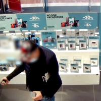 Detenidos por robar en un centro comercial