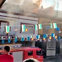 Bomberos del SEPEI trabajan para extinguir un incendio en Jaraíz de La Vera (CC)