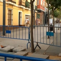 Un socavón en Menacho tiene la calle &quot;prácticamente paralizada&quot;