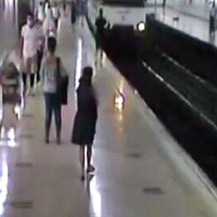 Rescatado por un Policía Nacional fuera de servicio instantes antes de ser arrollado por un tren