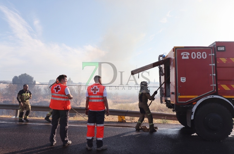Nivel 1 de Peligrosidad en un incendio a las afueras de Badajoz