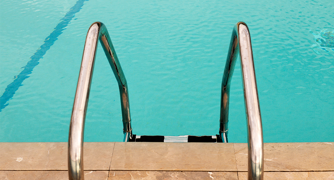 A punto de ahogarse en una piscina extremeña: su estado es grave