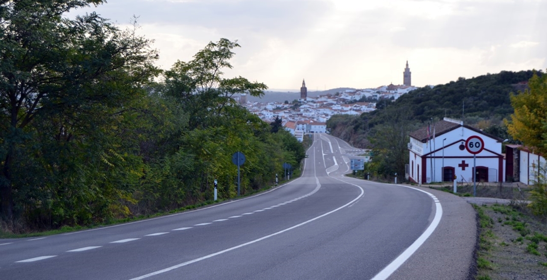 Exigen la conversión de la carretera que une Zafra con Jerez de los Caballeros en una autovía rápida