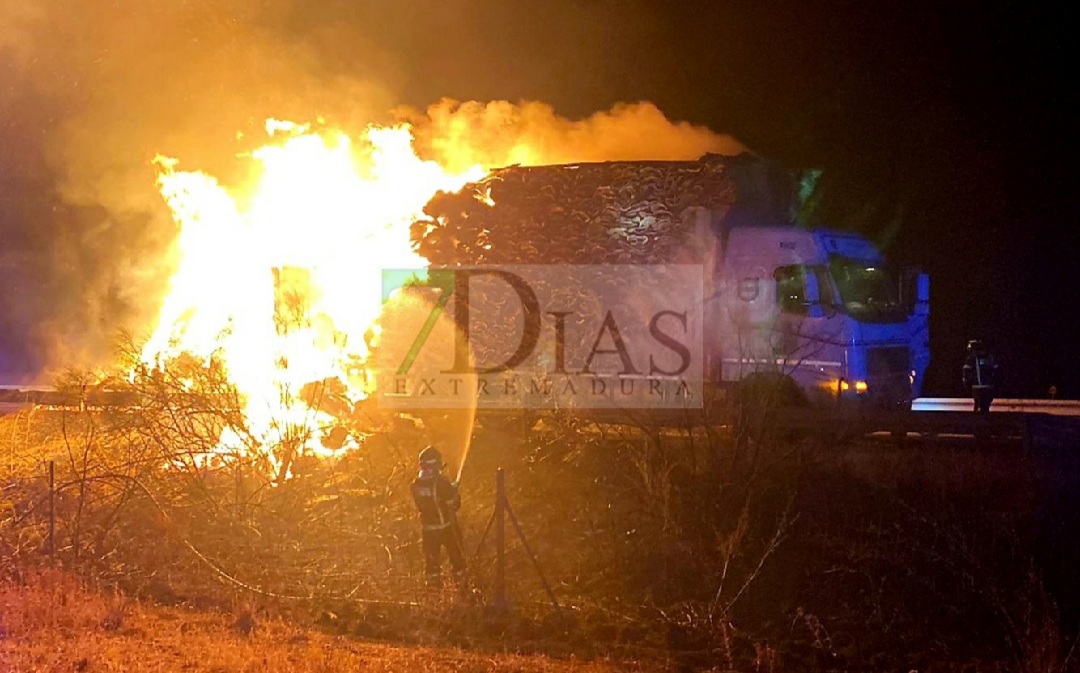 Corte en la A-5 a la altura de Talavera por un impactante incendio en un camión