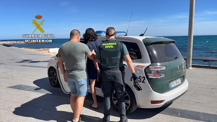La Guardia Civil detiene a cuatro personas por una agresión sexual a una joven La Guardia Civil detiene a cuatro personas por una agresión sexual a una joven
