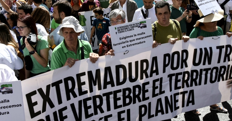 Imágenes que deja la manifestación en Madrid por un tren digno para Extremadura