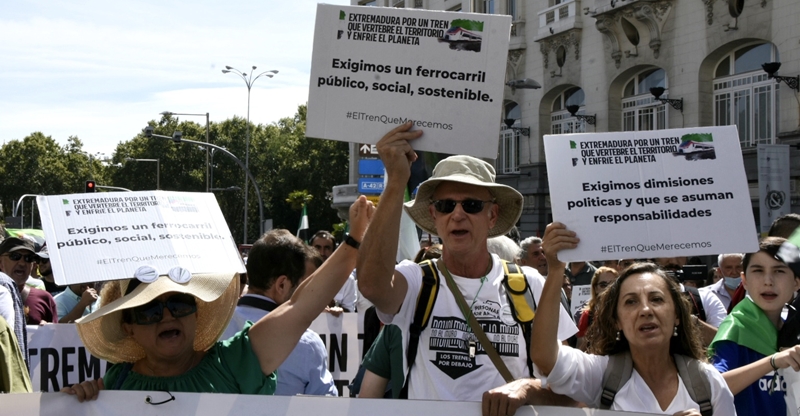 Imágenes que deja la manifestación en Madrid por un tren digno para Extremadura