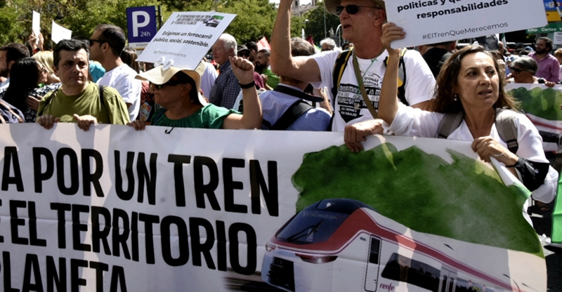 Imágenes que deja la manifestación en Madrid por un tren digno para Extremadura