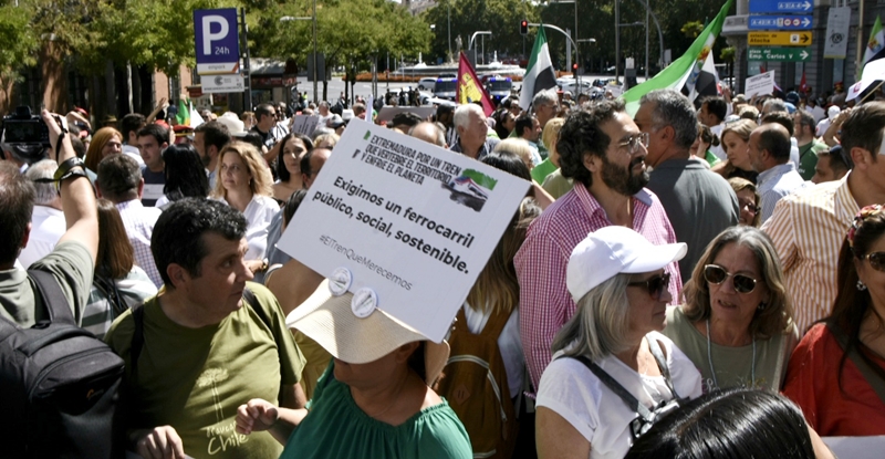 Imágenes que deja la manifestación en Madrid por un tren digno para Extremadura