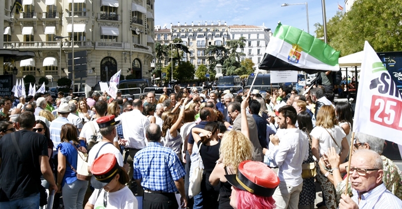 Imágenes que deja la manifestación en Madrid por un tren digno para Extremadura