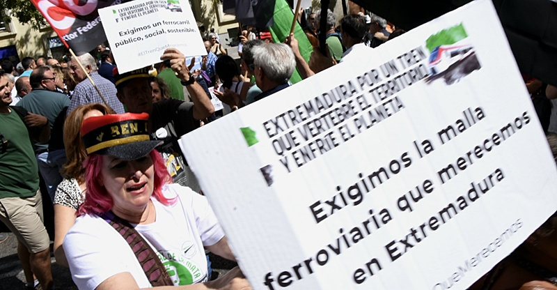 Imágenes que deja la manifestación en Madrid por un tren digno para Extremadura