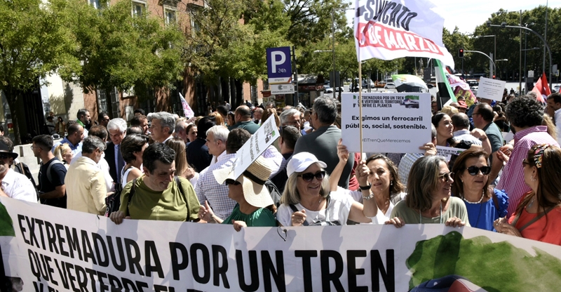 Imágenes que deja la manifestación en Madrid por un tren digno para Extremadura