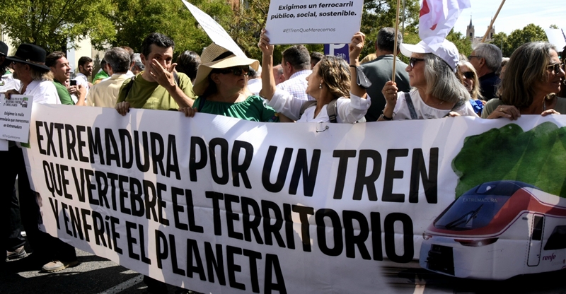 Imágenes que deja la manifestación en Madrid por un tren digno para Extremadura