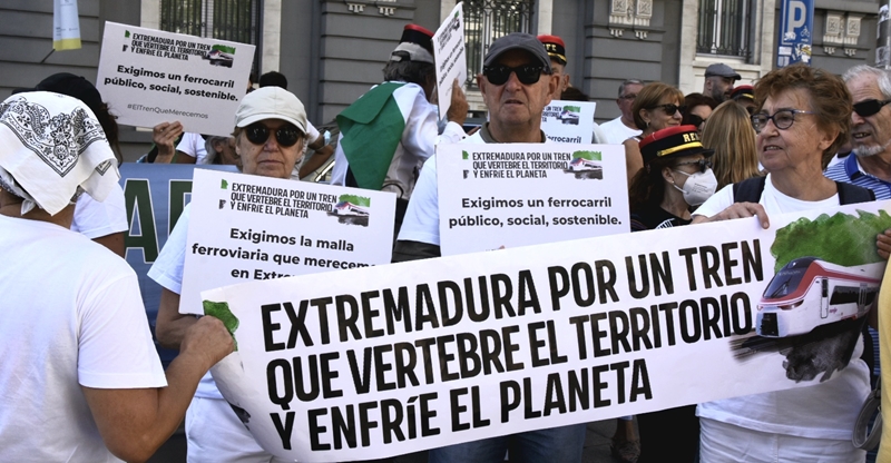 Imágenes que deja la manifestación en Madrid por un tren digno para Extremadura