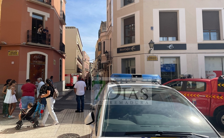 Evitan que un menor se precipite desde un balcón en el centro de Badajoz