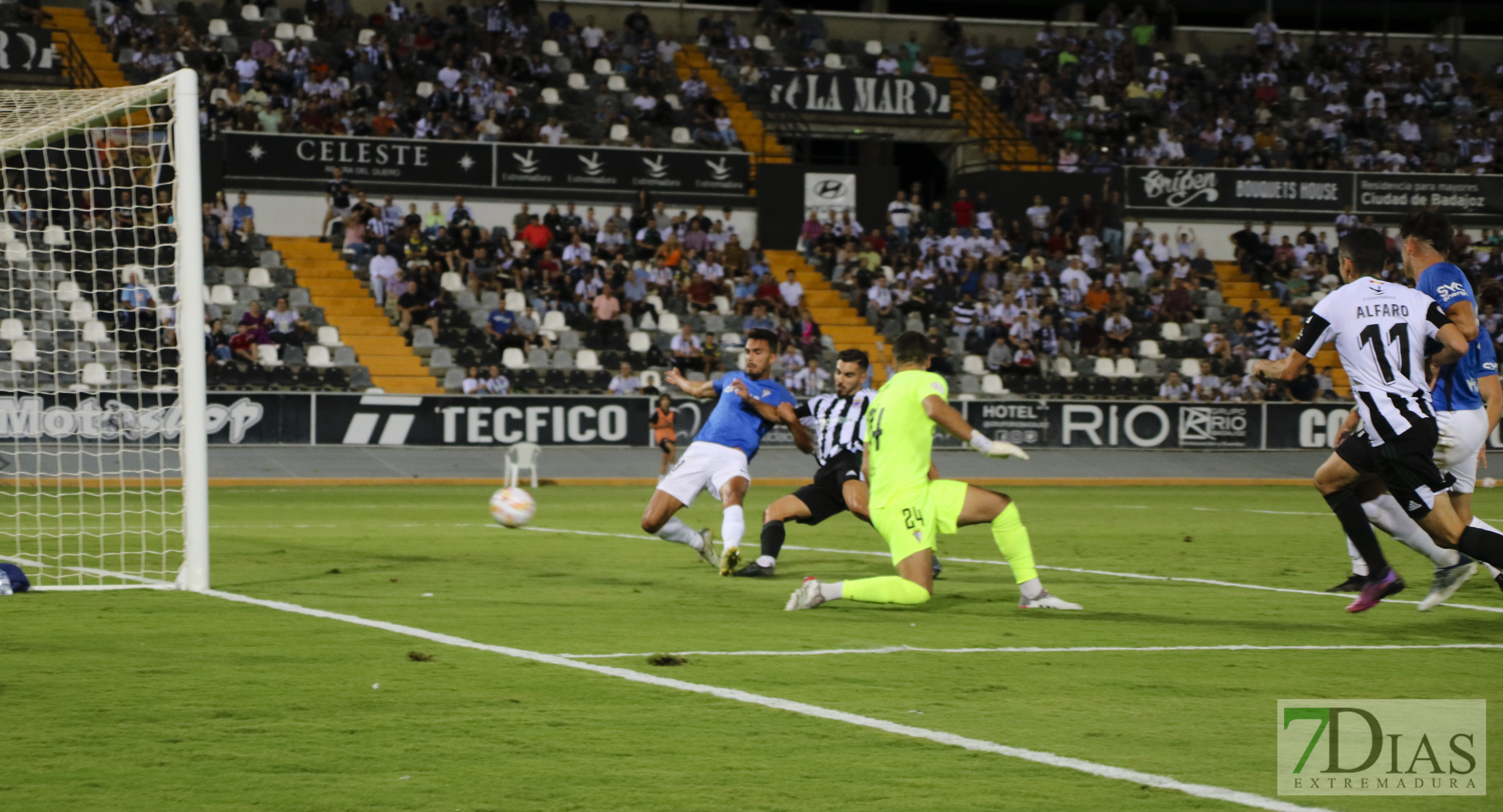 Imágenes del CD. Badajoz 1 - 1 San Fernando CD.