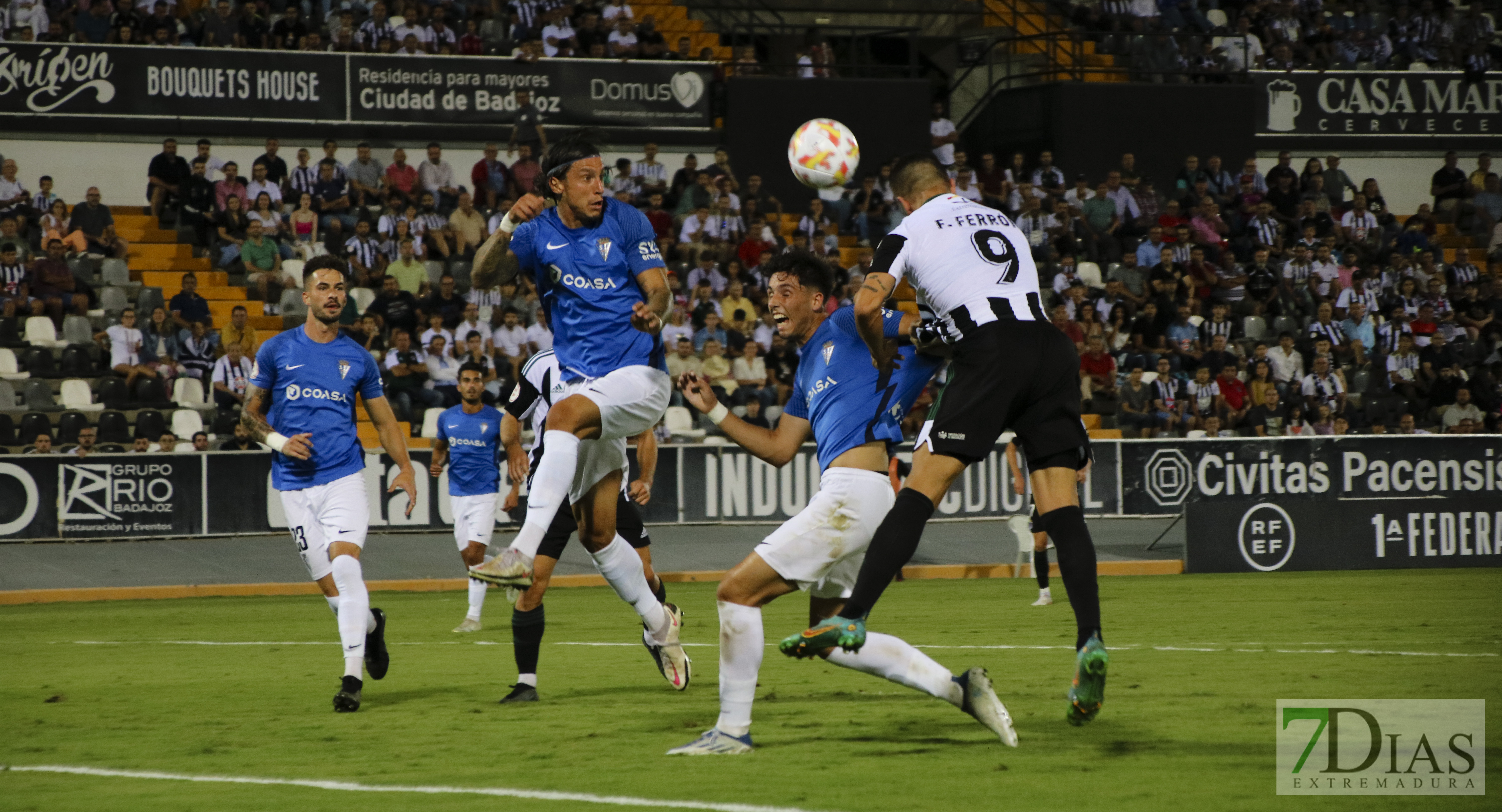 Imágenes del CD. Badajoz 1 - 1 San Fernando CD.