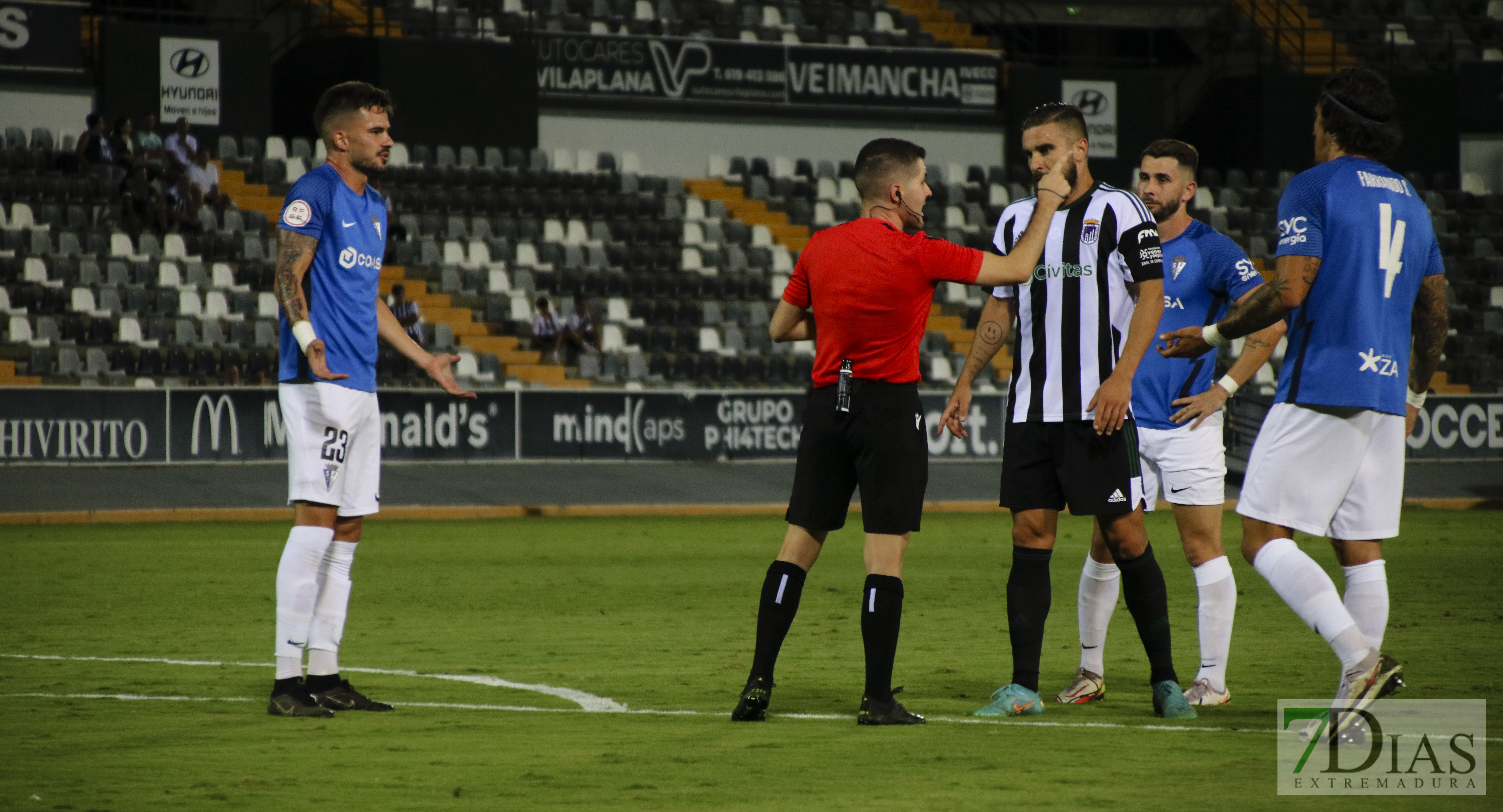 Imágenes del CD. Badajoz 1 - 1 San Fernando CD.