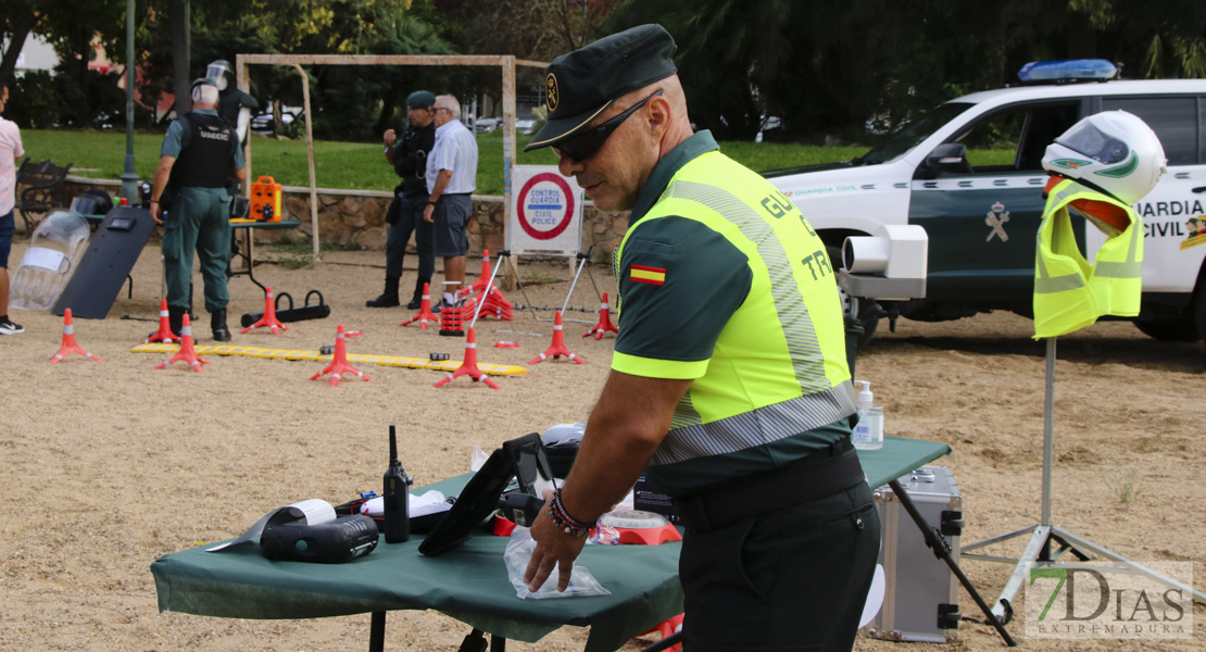 Exhibición de medios de la Guardia Civil para los usuarios de Aexpainba