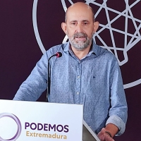 Podemos Extremadura da a elegir a Vara: &quot;Sorber y soplar al mismo tiempo no se puede&quot;