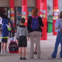 El director del colegio de San Roque se reúne con los padres tras las protestas