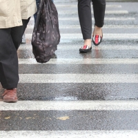 Crean un dispositivo para reducir los atropellos en los pasos de peatones