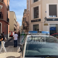 Susto en pleno centro de Badajoz al encontrar un niño en un balcón sin compañía