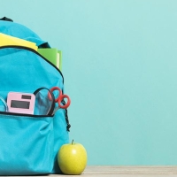 Cuál es el peso recomendado que los niños deberían llevar en la mochila escolar