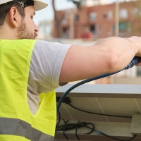 El pleno de la Diputación de Cáceres aprueba instalar fotovoltaicas en seis centros de mayores
