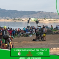 El triatlón extremeño dona más de 300 kilos de comida