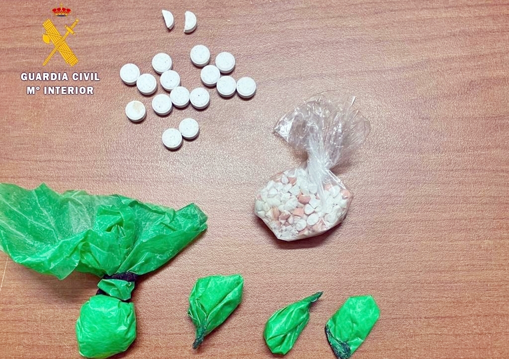 Detenido de madrugada circulando por la A-5 con las luces apagadas y cargado de droga