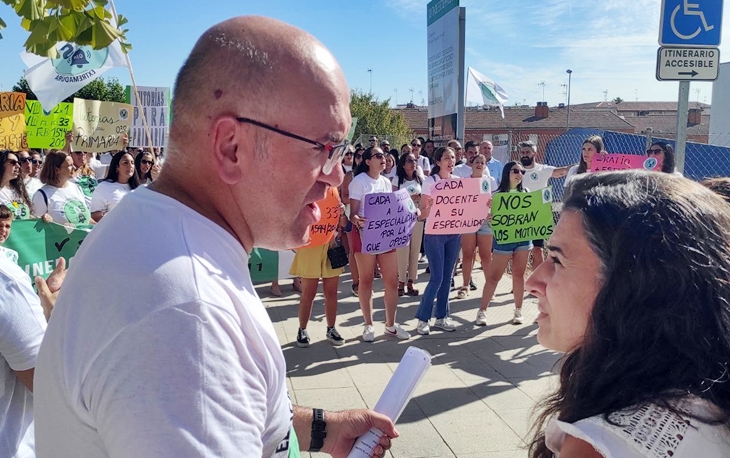 “Parece que Vara quiere cargarse una especialidad tan importante como es la de maestros de primaria”