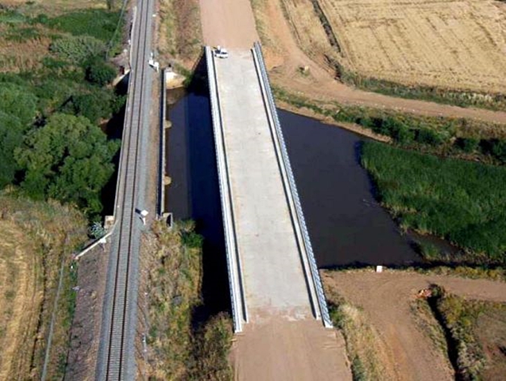 Obras en el puente ferroviario sobre el río Alcazaba en Pueblonuevo del Guadiana (BA)